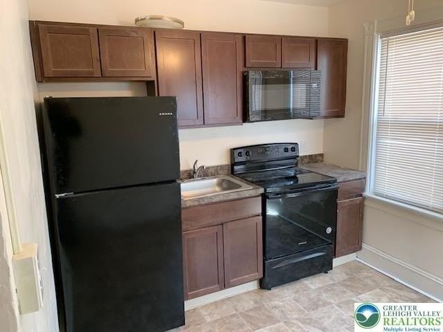 139 N 10th St #1 - Photo 2 of 12