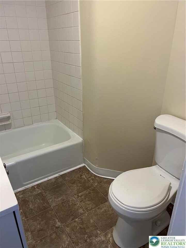 718 W Washington St #3 - Photo 7 of 12