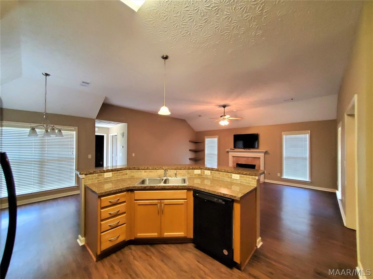 96 Grand Park Dr - Photo 6 of 23