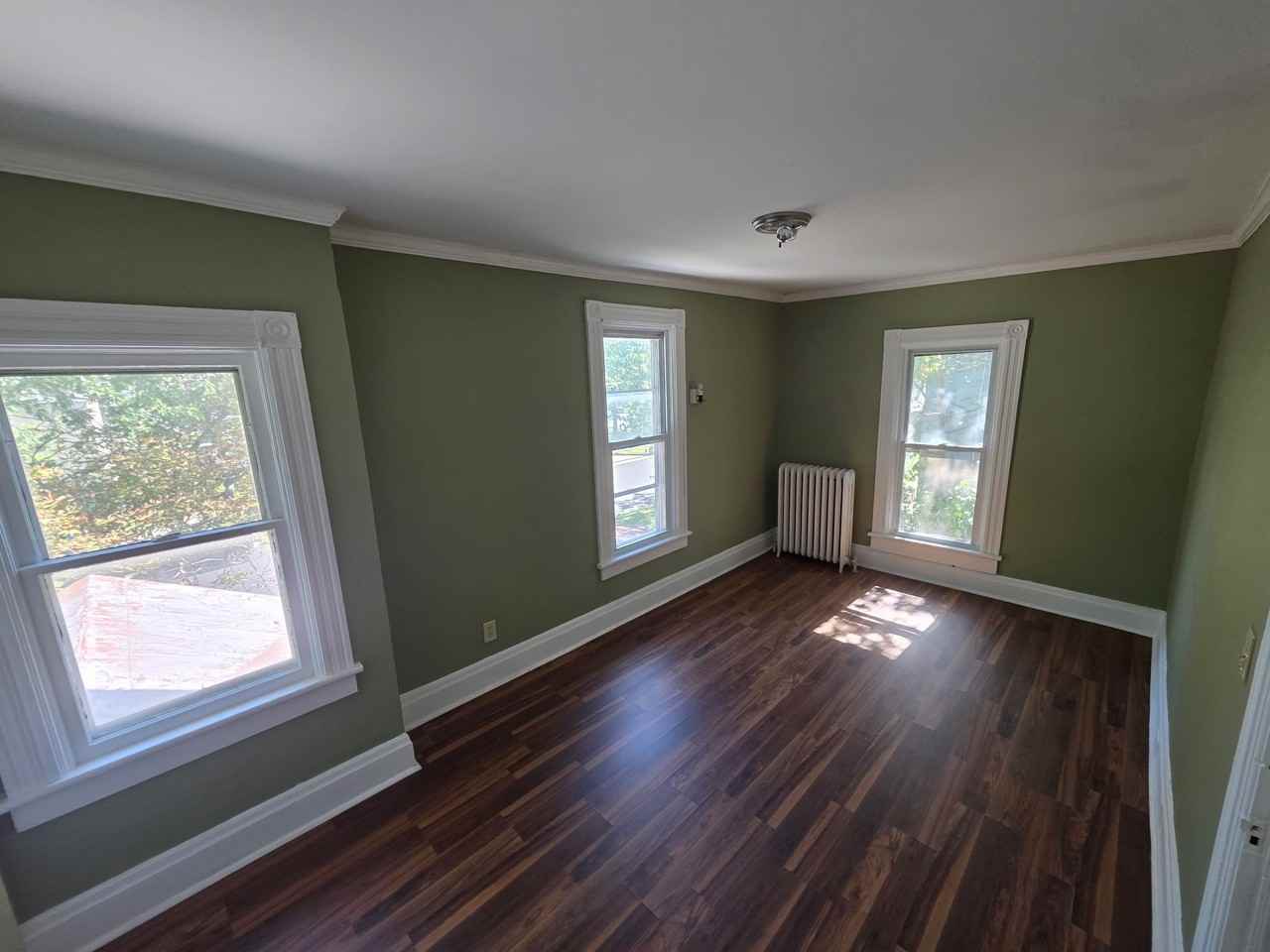 519 Swan St Uppr - Photo 2 of 10
