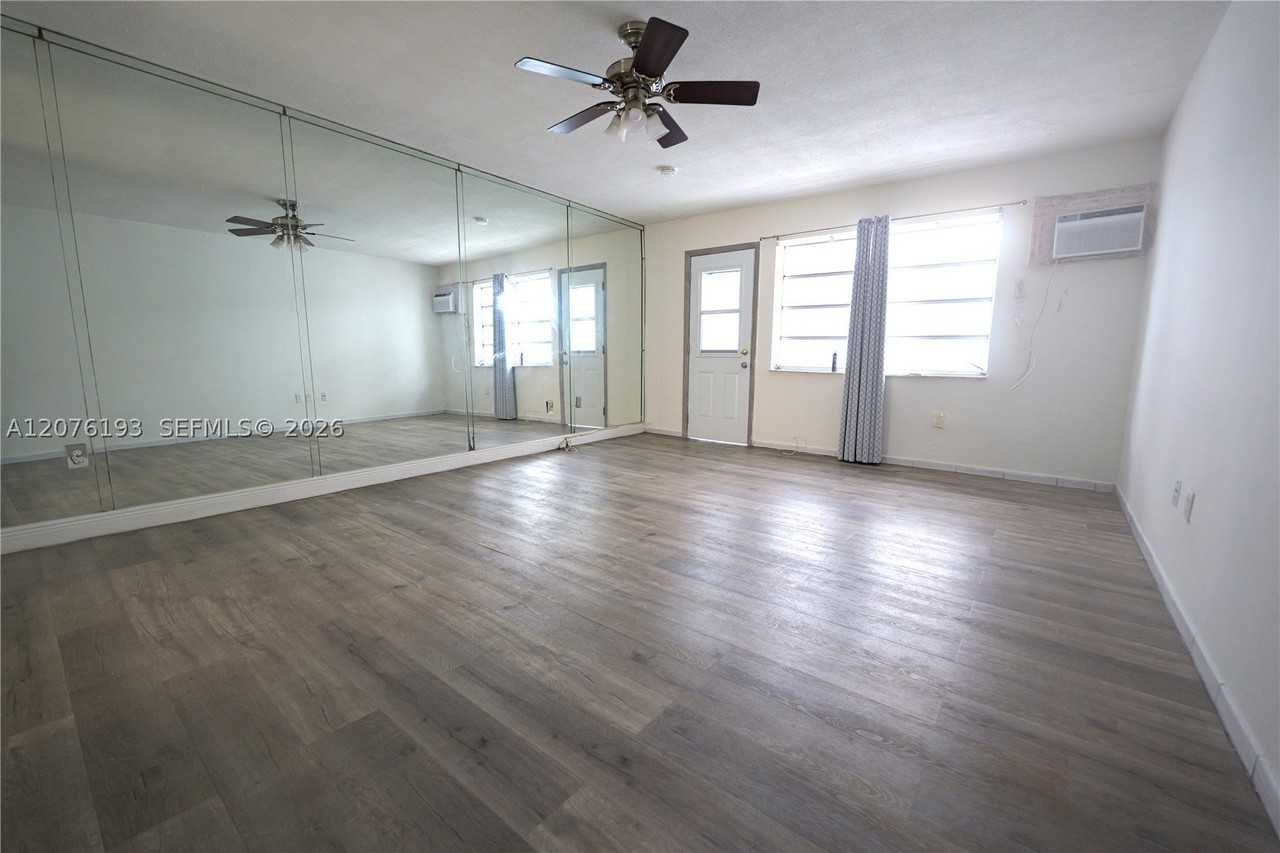 1245 Pennsylvania Ave #8 - Photo 4 of 11