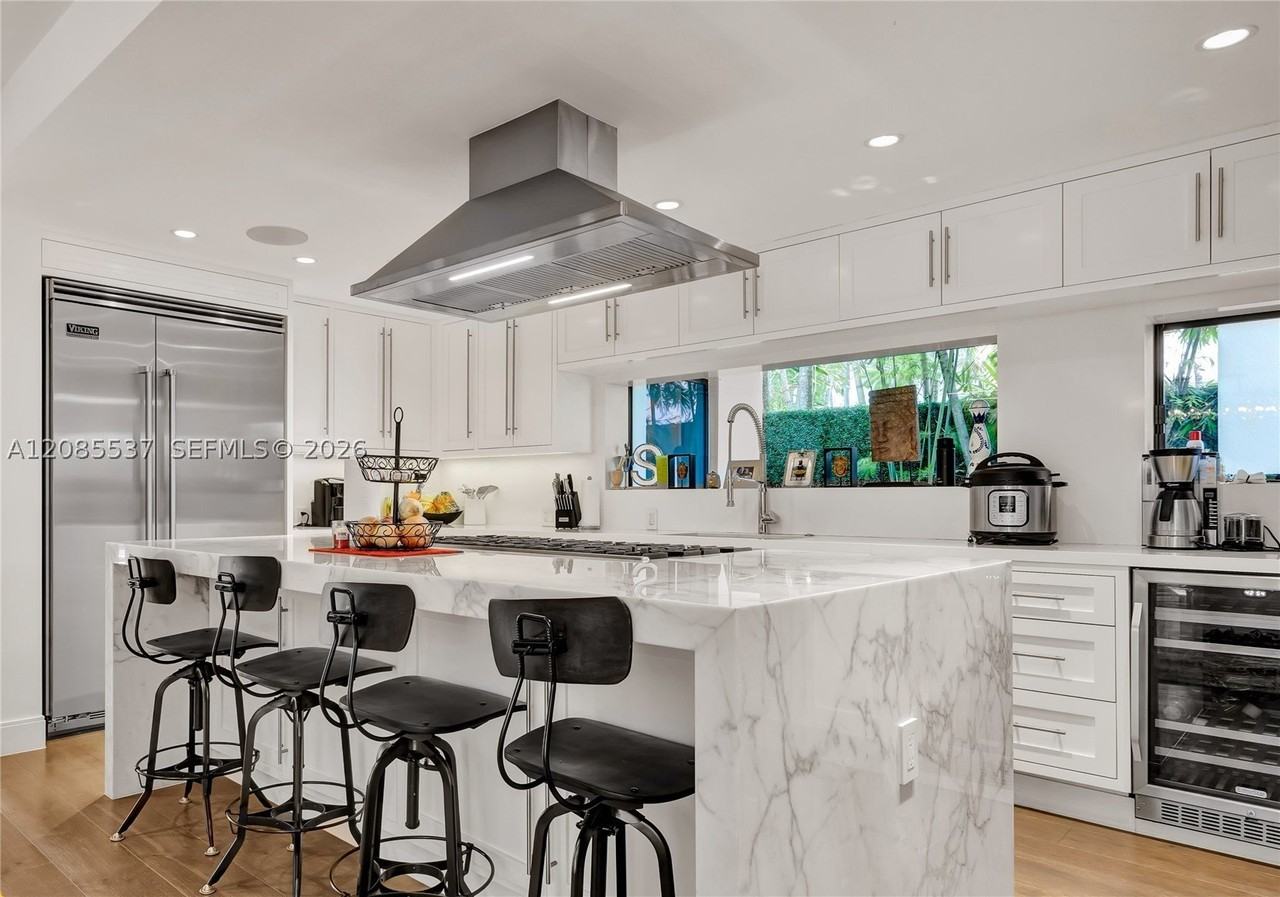 2802 Prairie Ave - Photo 3 of 42