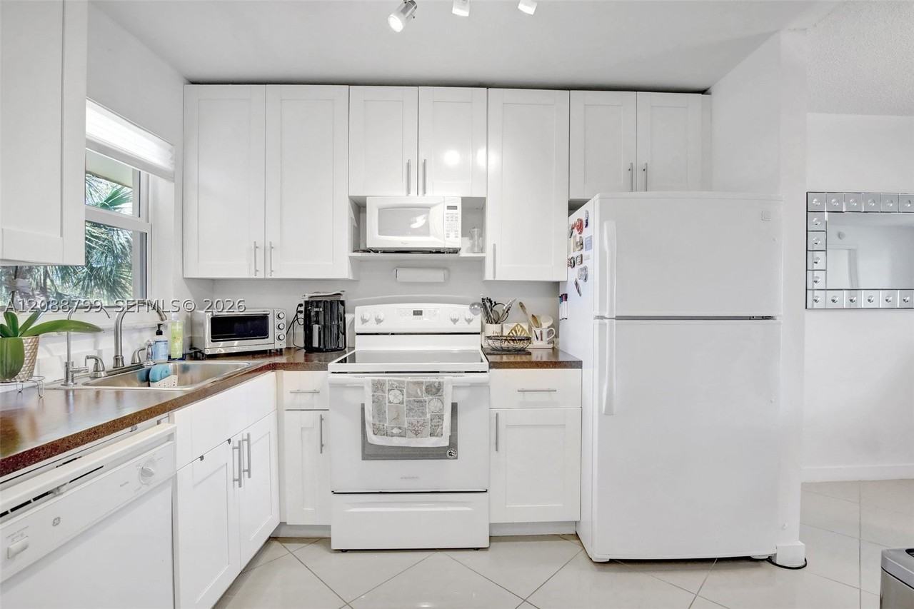 8400 Sunrise Lakes Blvd #312 - Photo 6 of 28