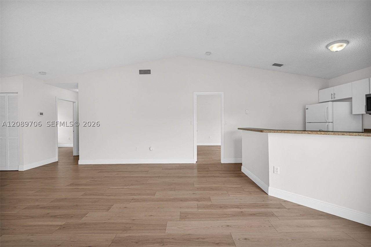 2414 San Remo Cir - Photo 7 of 43