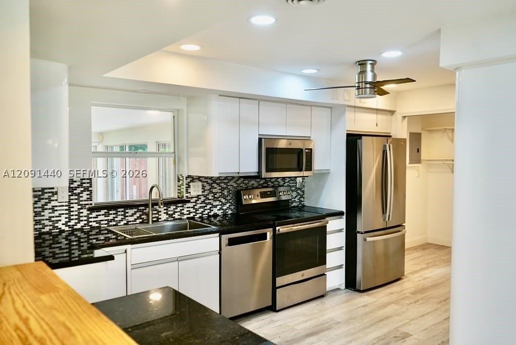 3404 Barton Rd - Photo 4 of 28
