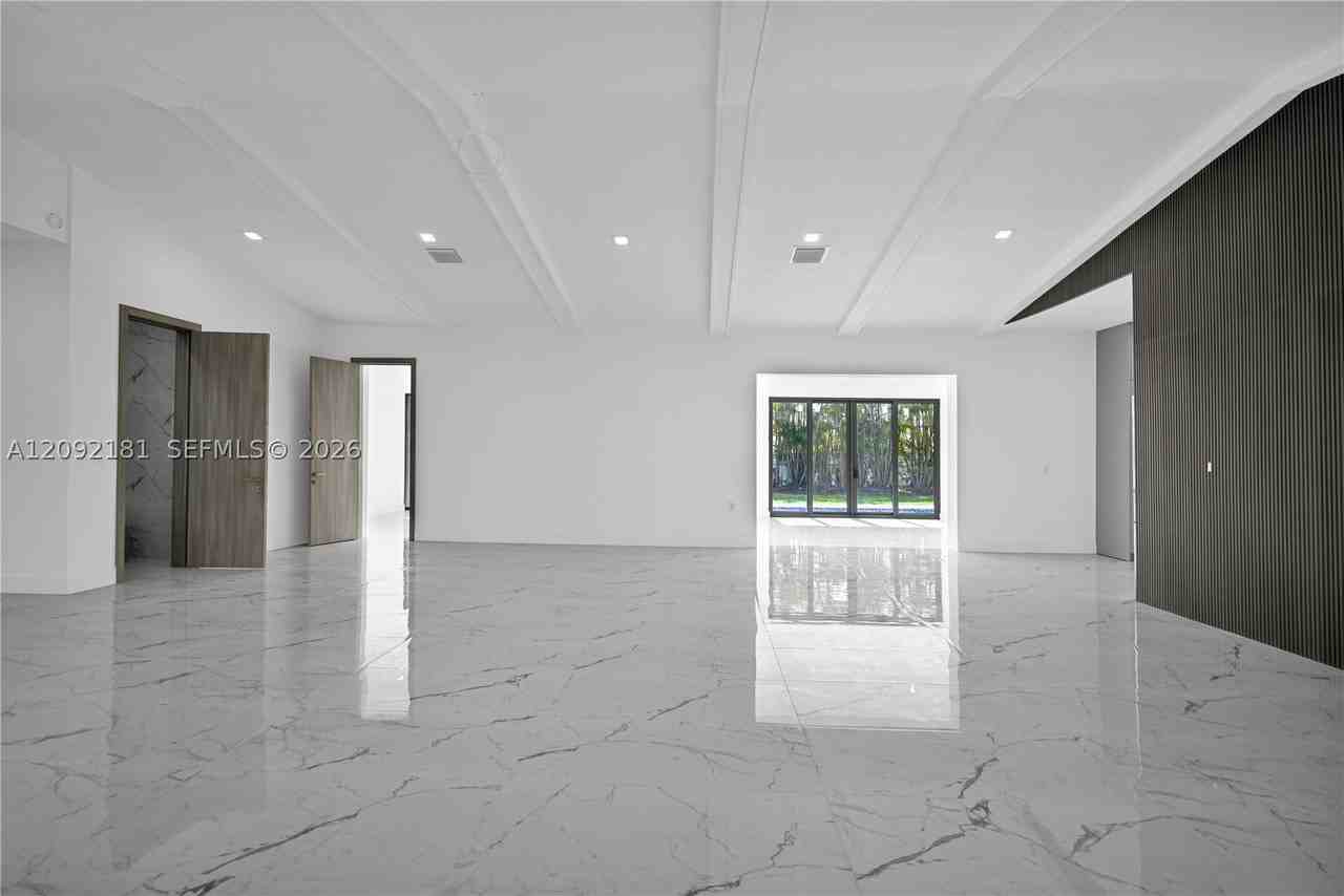 9505 Sw 67th Ave - Photo 3 of 29