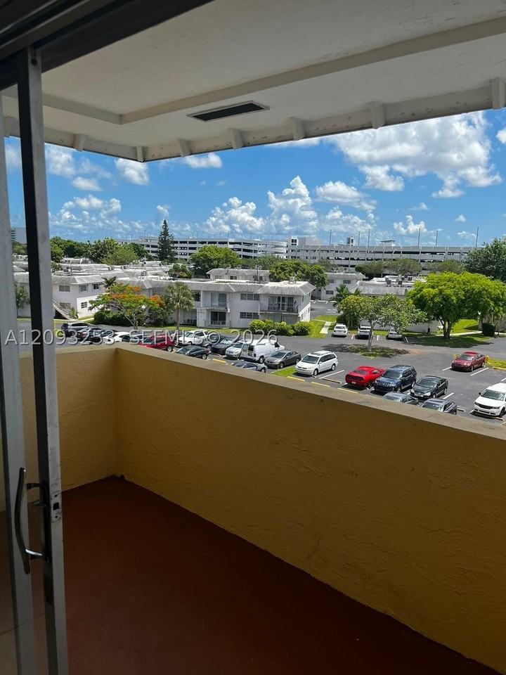 7410 Sw 82nd St #K410 - Photo 6 of 14