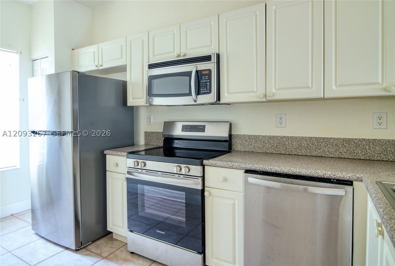 4928 Sw 140th Ter #2 - Photo 5 of 22