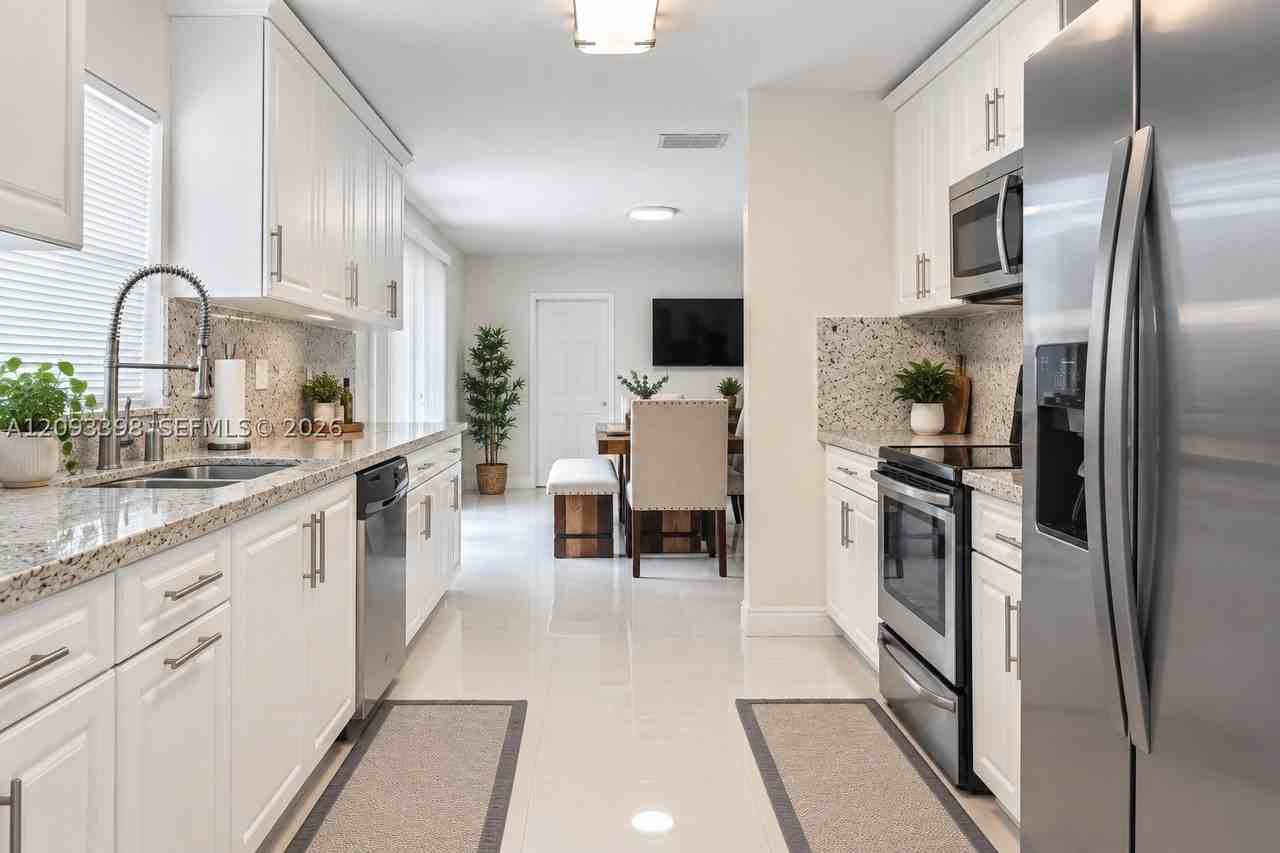 12910 Sw 82nd St - Photo 4 of 13
