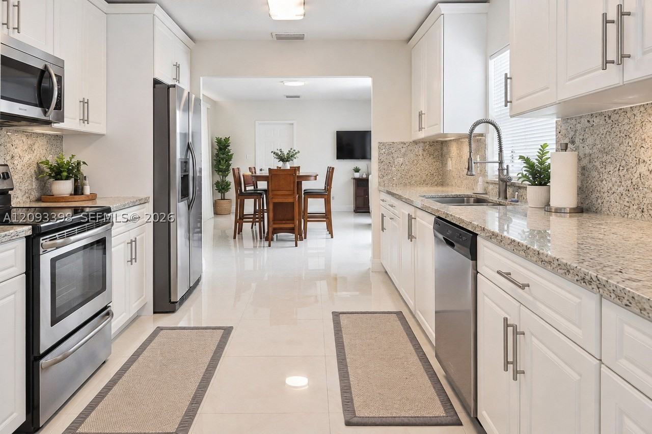 12910 Sw 82nd St - Photo 5 of 13