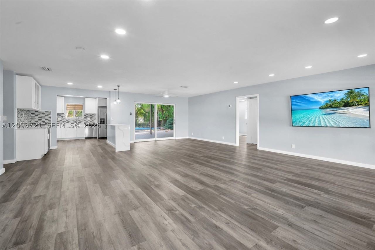 609 N 46th Ave - Photo 4 of 25