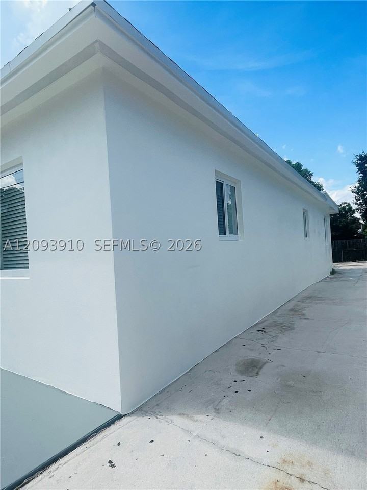 1145 Nw 25th St - Photo 2 of 14