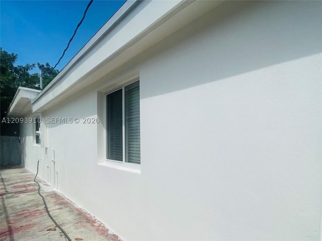 1145 Nw 25th St - Photo 3 of 14