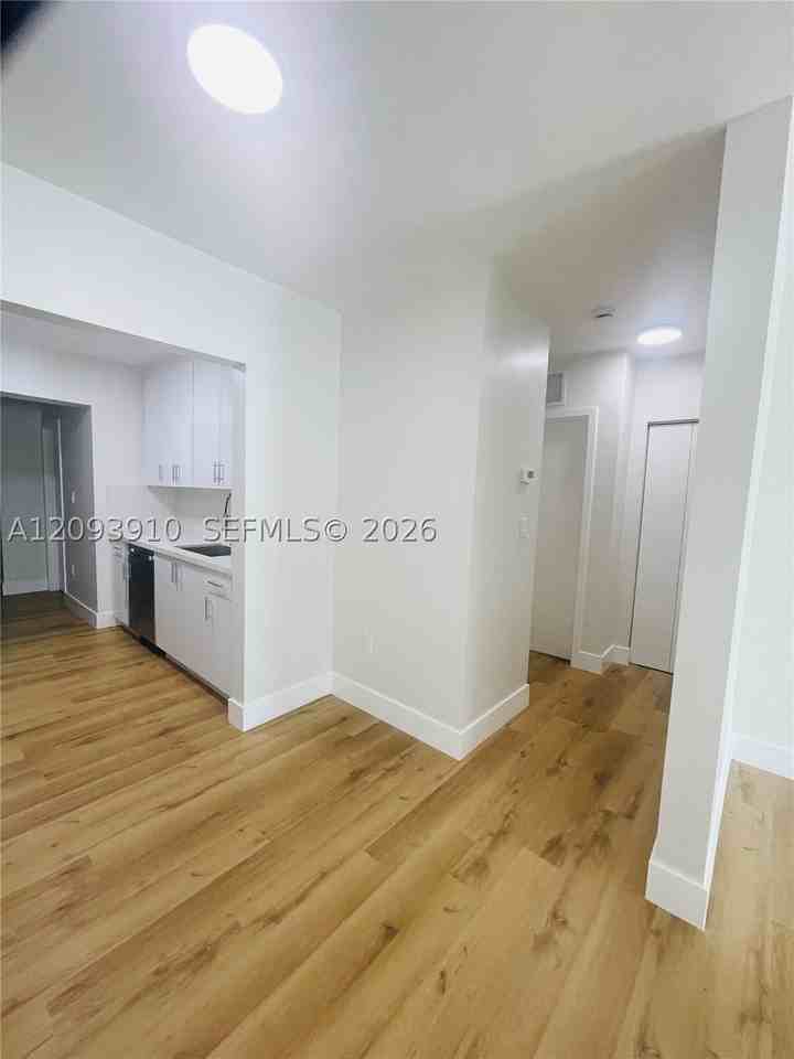 1145 Nw 25th St - Photo 5 of 14