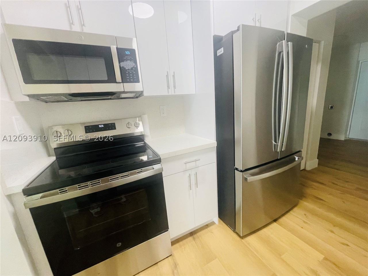 1145 Nw 25th St - Photo 6 of 14