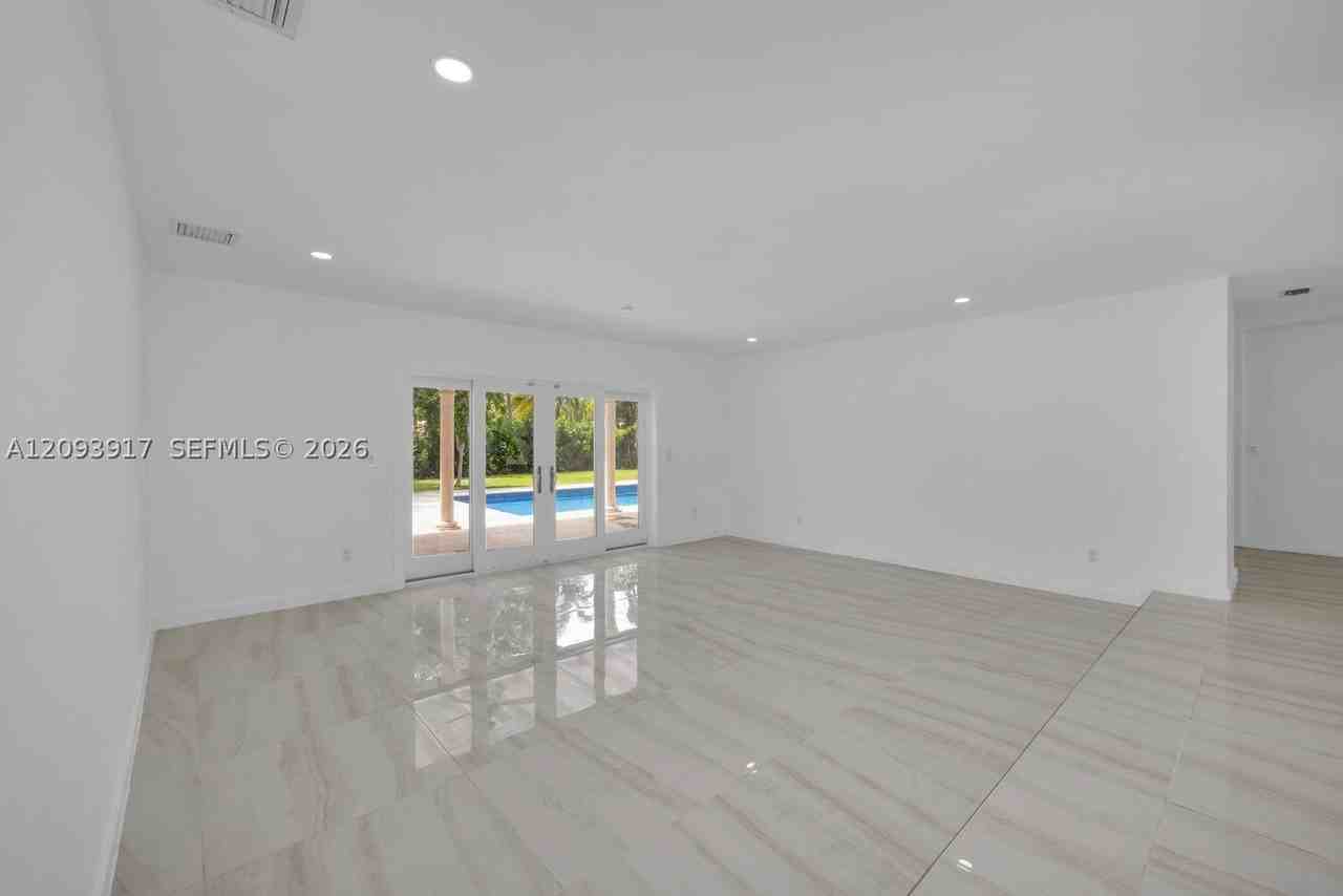 13840 Sw 74th Ave - Photo 3 of 23