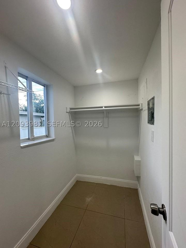 6220 Dawson St #4 - Photo 5 of 8