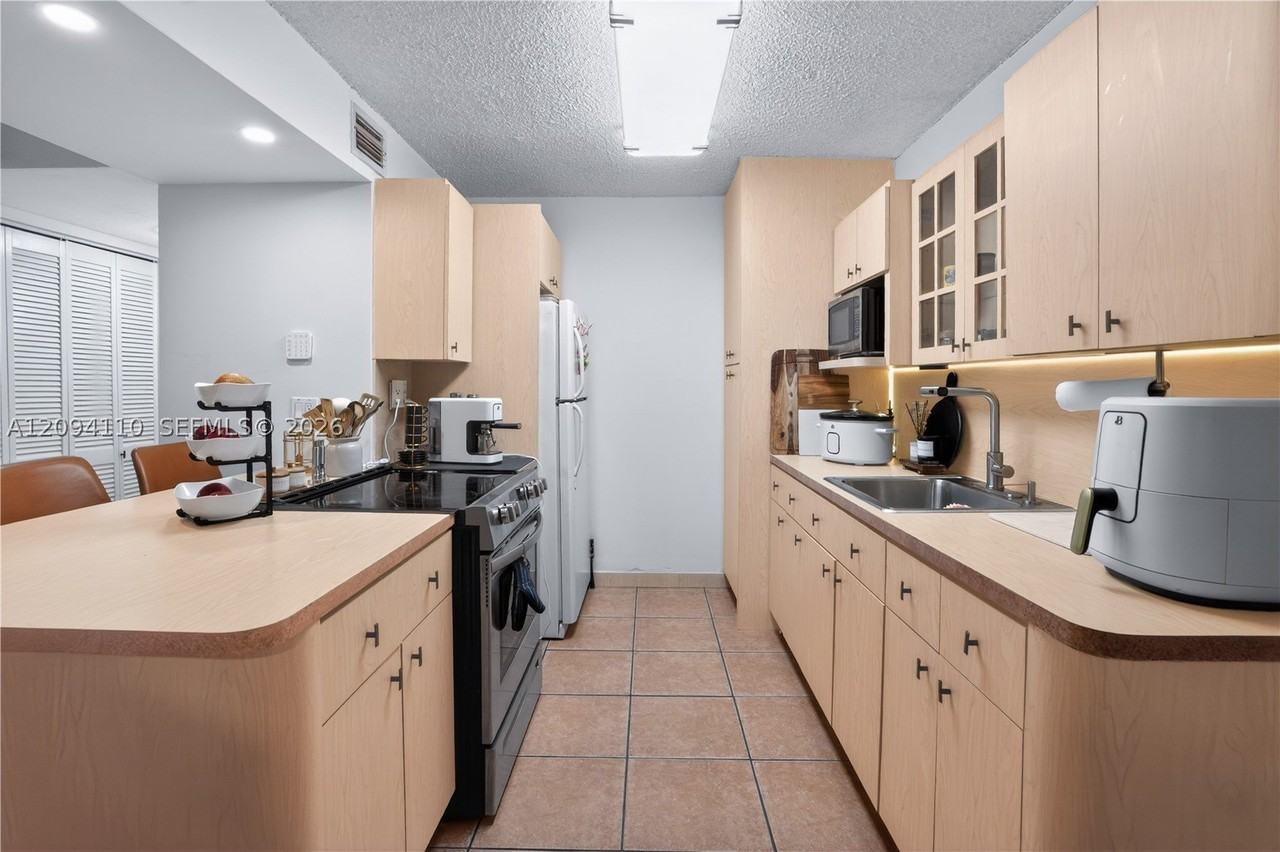 7221 Miami Lakes Dr #A21 - Photo 6 of 18