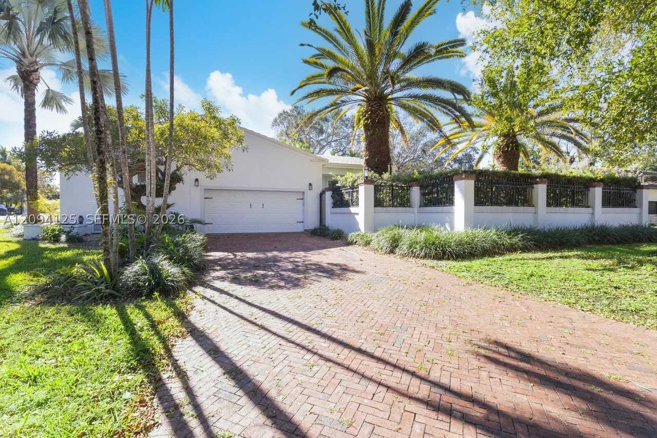 4404 Alhambra Cir - Photo 5 of 33