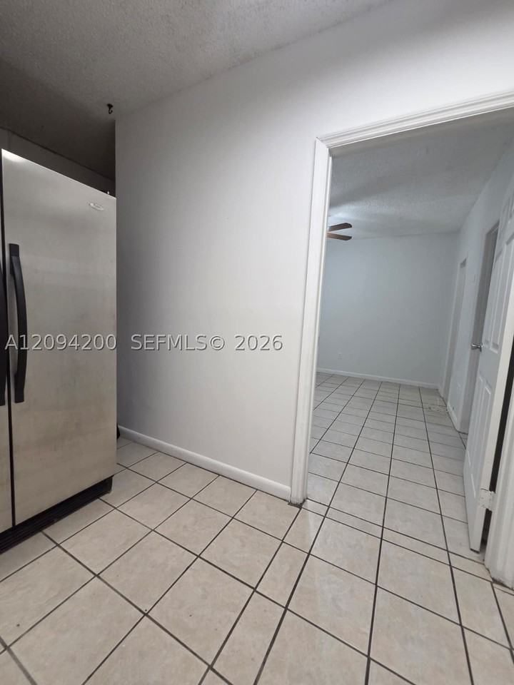 9801 Sw 13th Ct #9801 - Photo 3 of 7