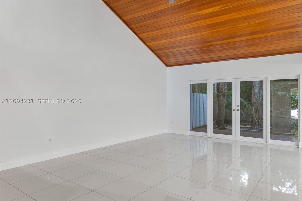 3626 Sw 57th Ave #0 - Photo 4 of 23