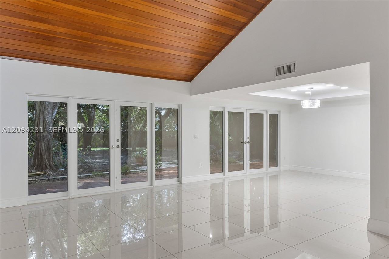 3626 Sw 57th Ave #0 - Photo 5 of 23