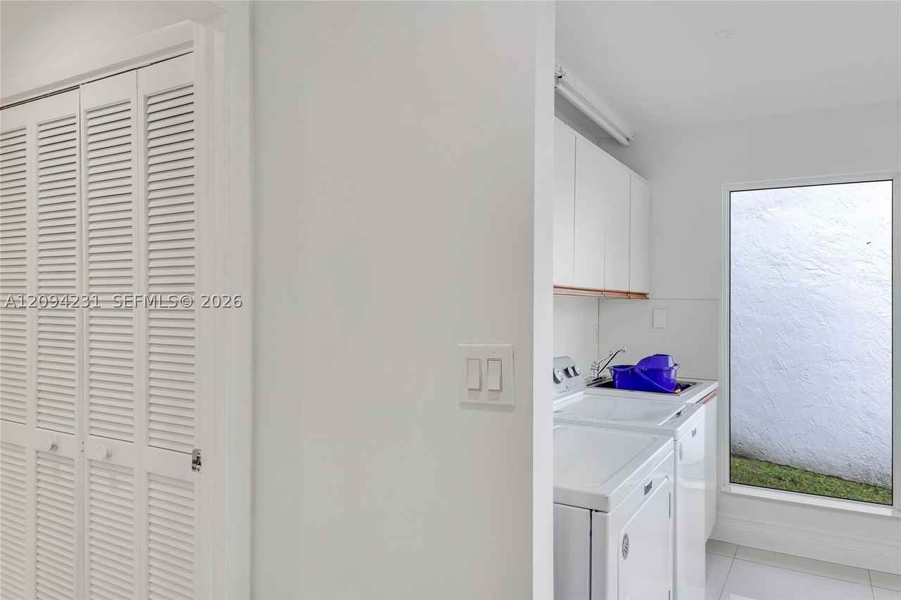 3626 Sw 57th Ave #0 - Photo 7 of 23
