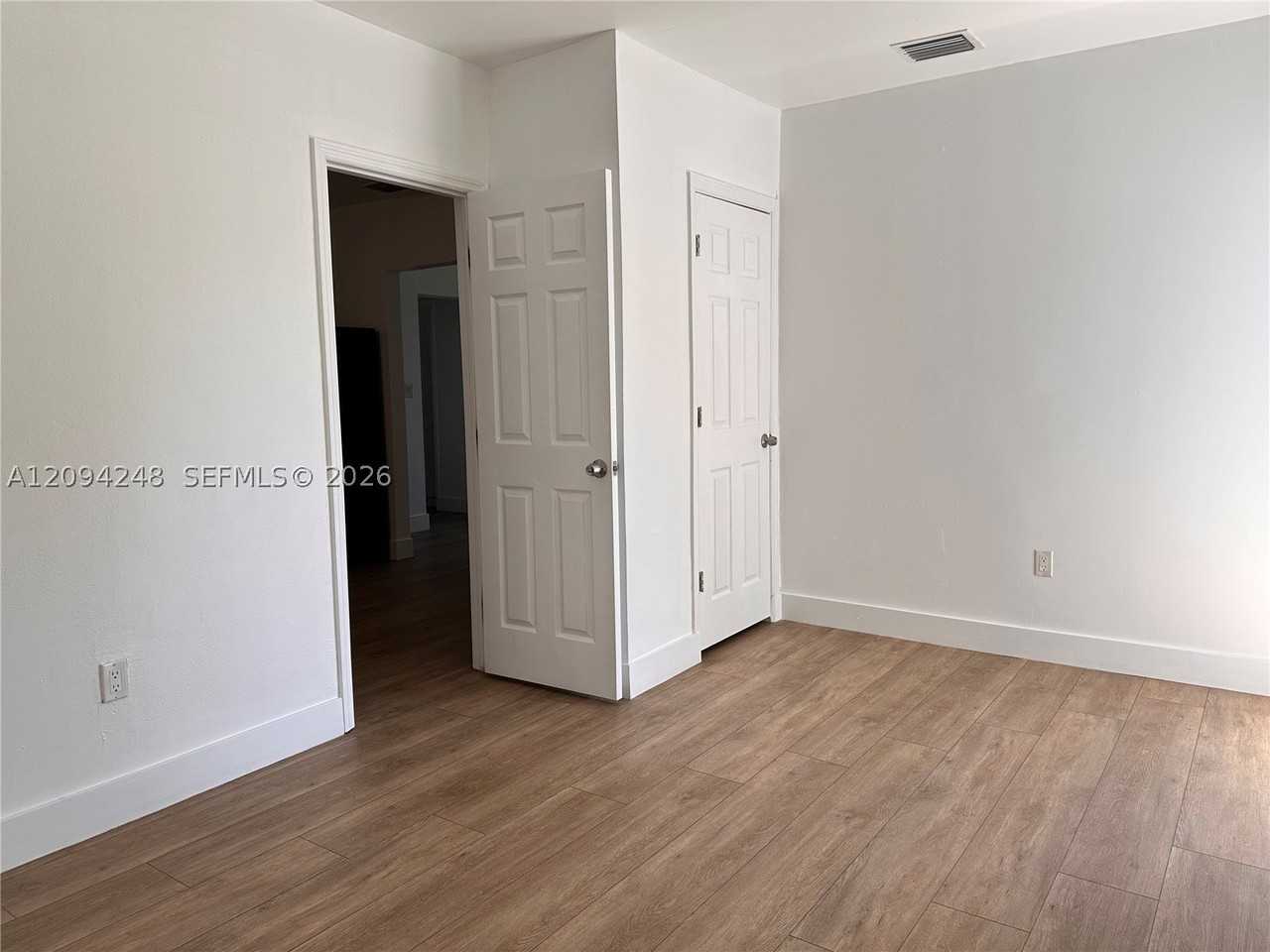 2335 Nw 43rd St #A - Photo 5 of 19