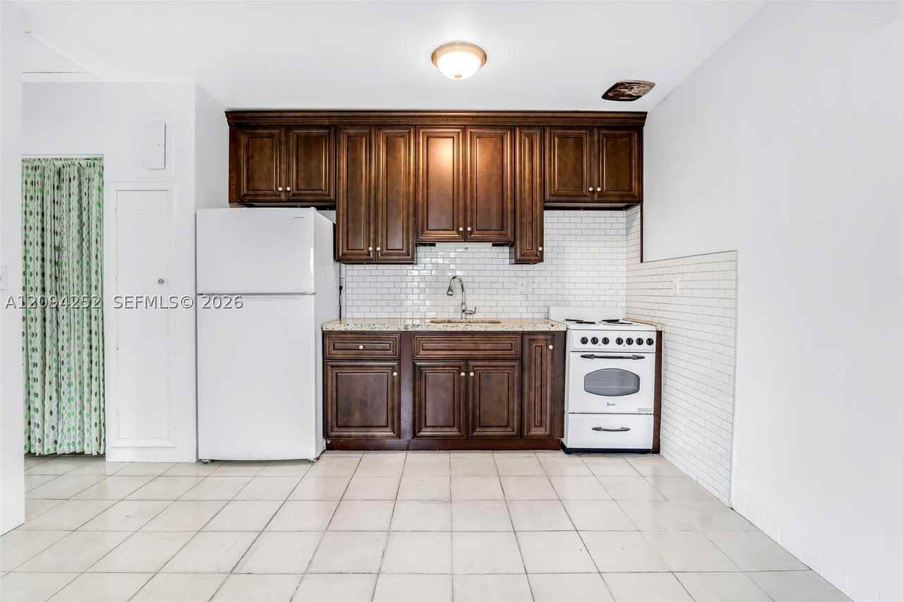 123 Se 2nd Ave #1 - Photo 4 of 12