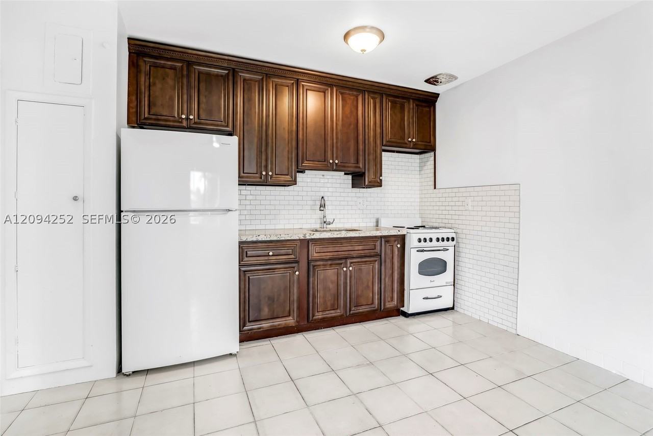 123 Se 2nd Ave #1 - Photo 5 of 12
