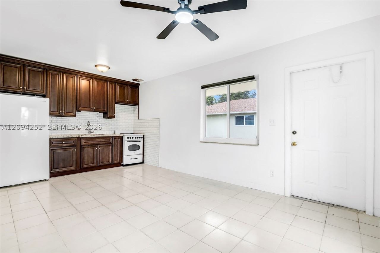 123 Se 2nd Ave #1 - Photo 6 of 12