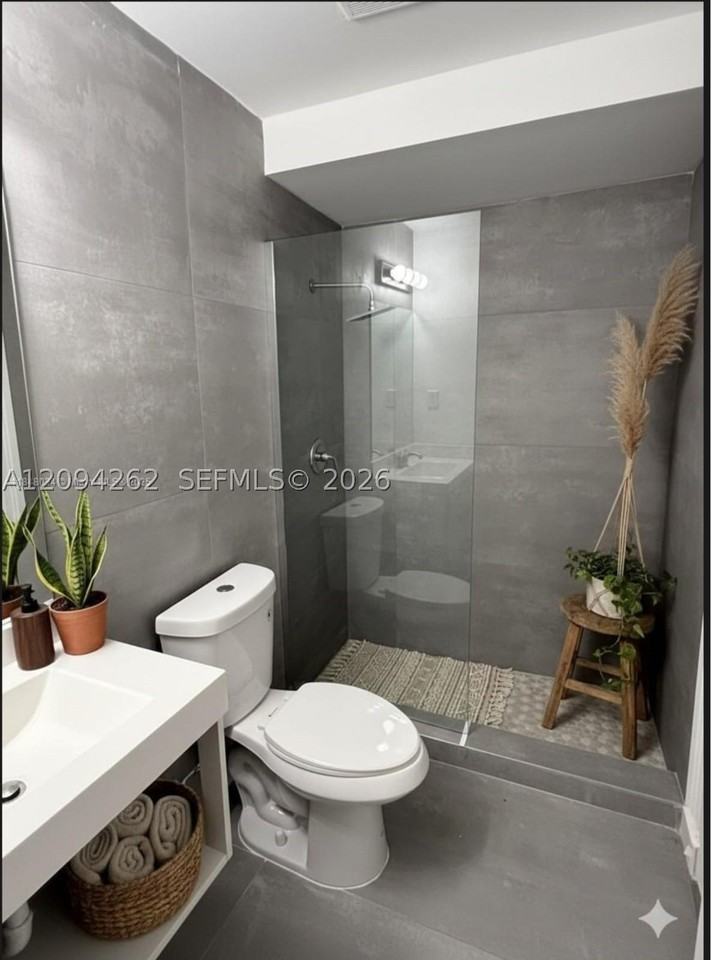 81 Nw 44th St #2 - Photo 5 of 8