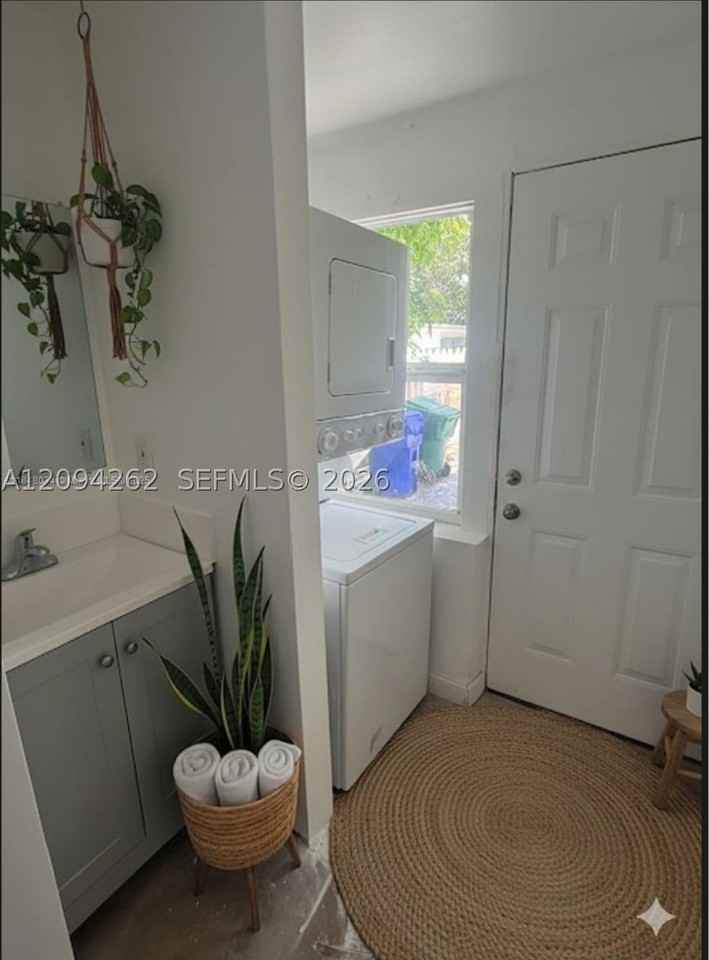 81 Nw 44th St #2 - Photo 6 of 8