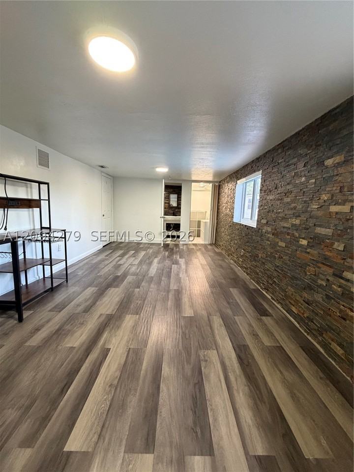 16211 Sw 109th Ave - Photo 6 of 11