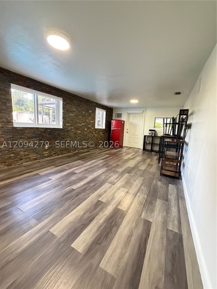 16211 Sw 109th Ave - Photo 7 of 11