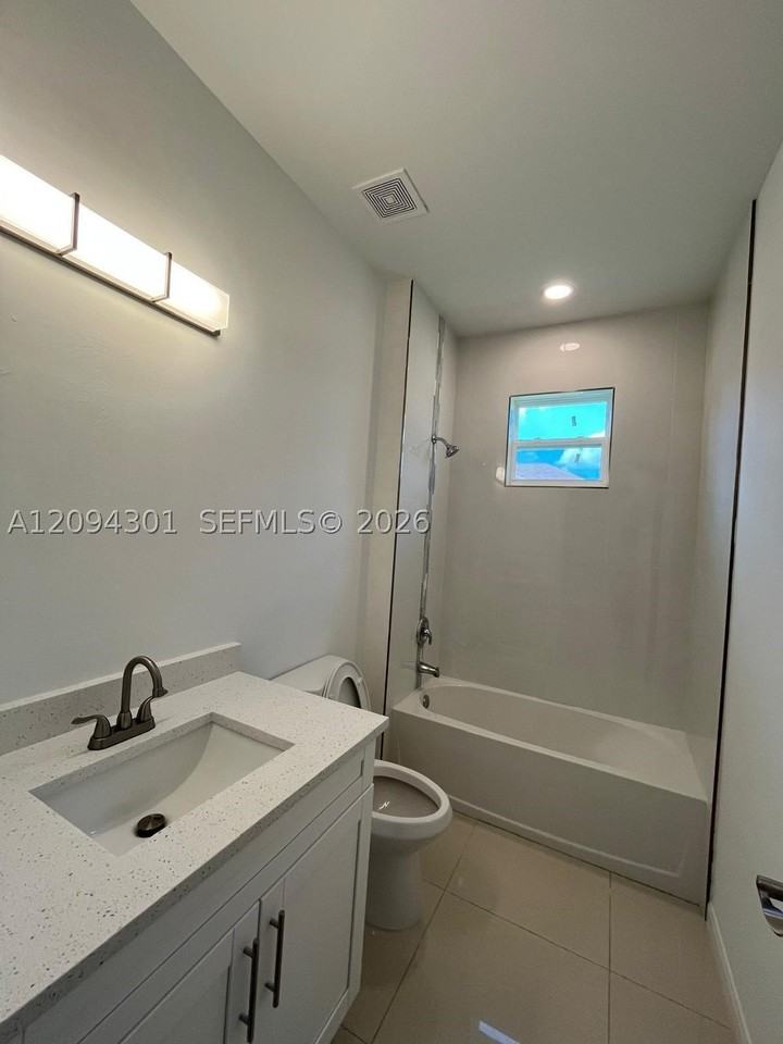 4700 29th St Sw #4700 - Photo 4 of 9