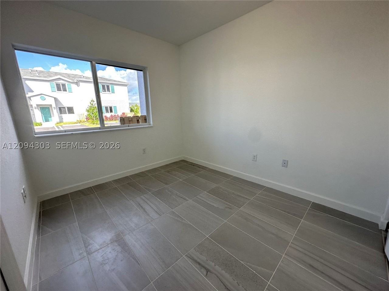 1245 Nw 3rd Ln - Photo 3 of 16