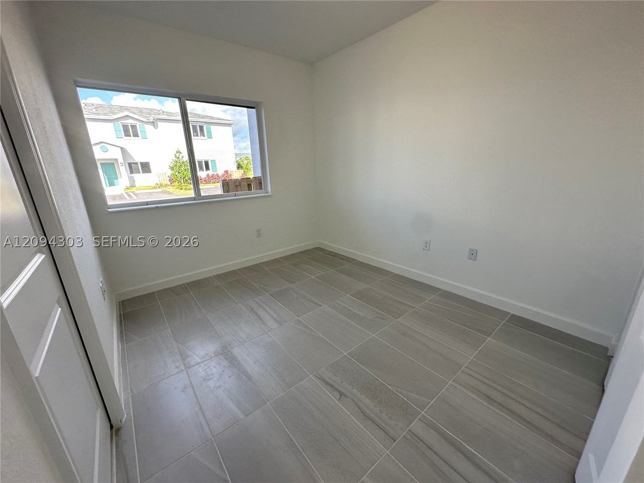 1245 Nw 3rd Ln - Photo 4 of 16