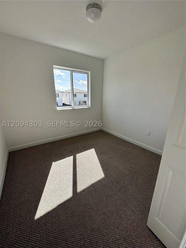 1245 Nw 3rd Ln - Photo 6 of 16