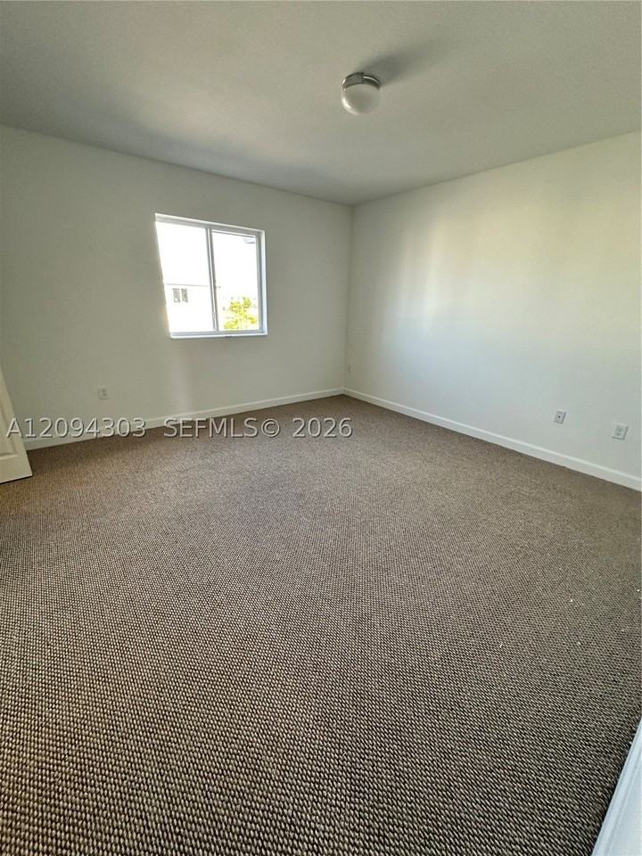 1245 Nw 3rd Ln - Photo 7 of 16