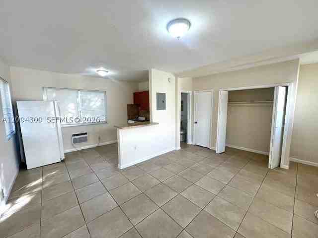 690 Ne 85th St #1D - Photo 2 of 4