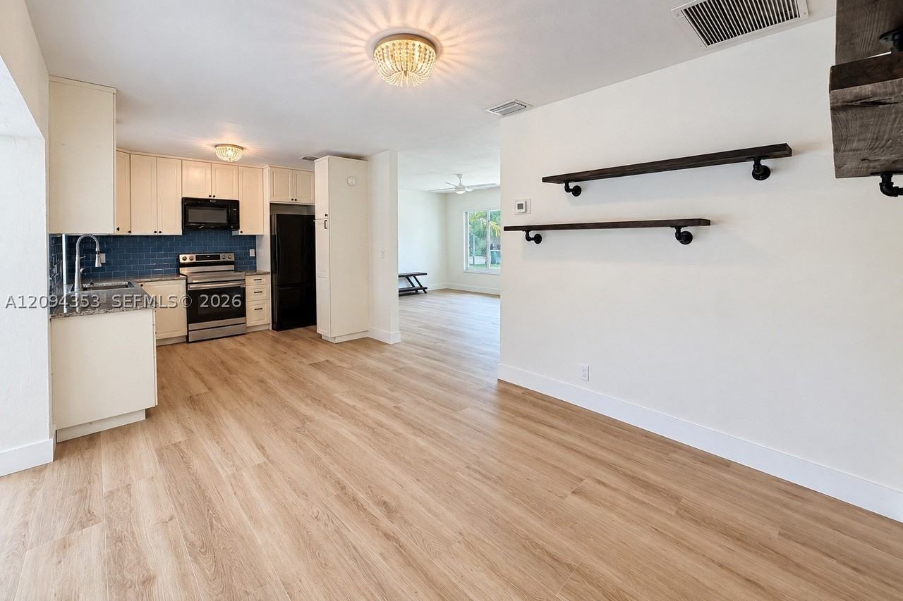 3700 Nw 2nd Ct - Photo 5 of 26