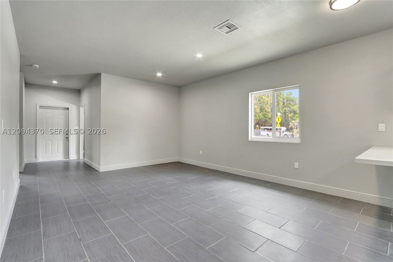 707 Nw 2nd Ter - Photo 5 of 18