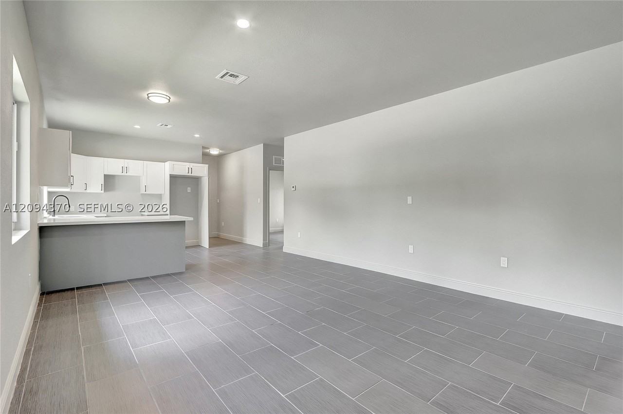 707 Nw 2nd Ter - Photo 6 of 18