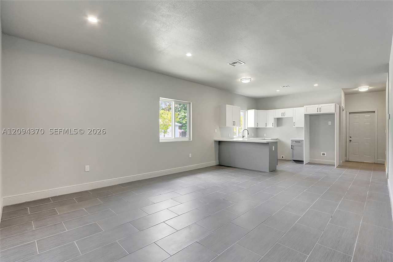 707 Nw 2nd Ter - Photo 7 of 18