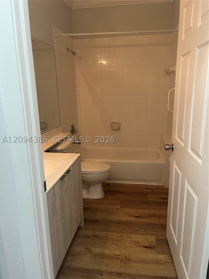 11202 Nw 73rd Ter - Photo 3 of 17