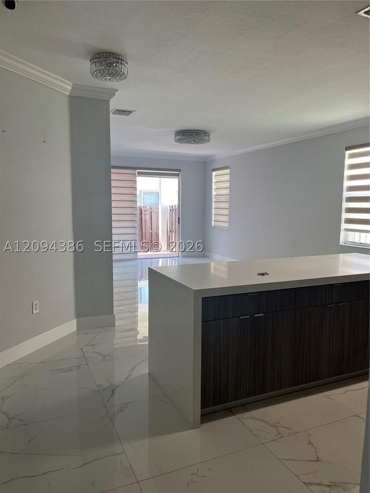 11202 Nw 73rd Ter - Photo 6 of 17