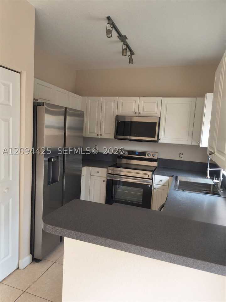4146 Ne 26th St #4146 - Photo 3 of 16