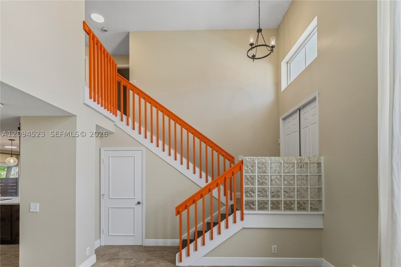 7504 Viscaya Cir - Photo 4 of 50