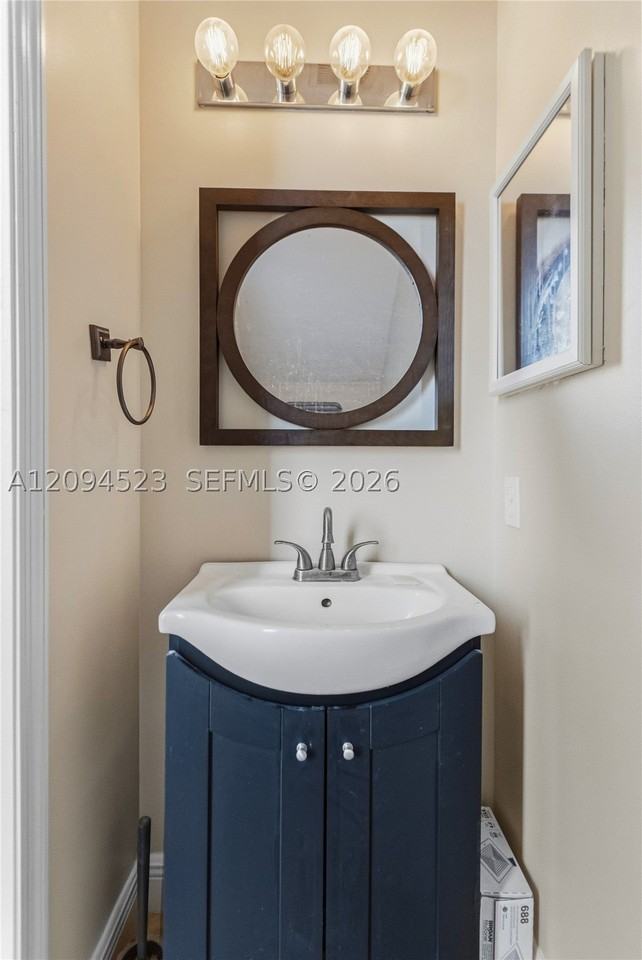 7504 Viscaya Cir - Photo 5 of 50